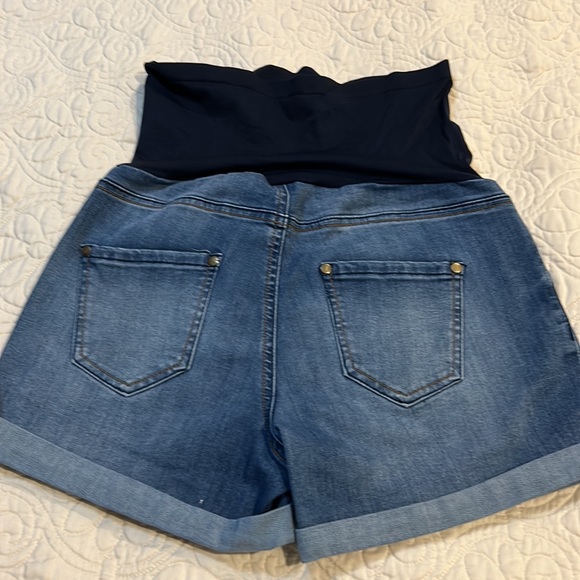 Maternity jean shorts- Time and True size small - Picture 2 of 3